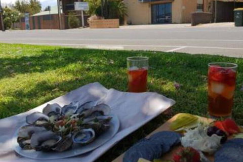 Stylish Comfortable 2 Bdrm Glenelg North - New Castle Holiday 3