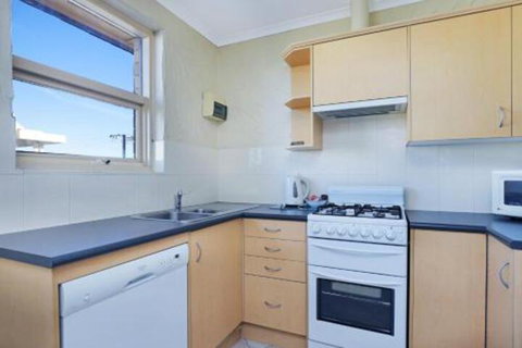 Stylish Comfortable 2 Bdrm Glenelg North - New Castle Holiday 7