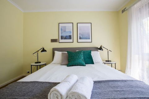 Spacious Comfortable Home In Wheelers Hill+pool - New Castle Holiday 1