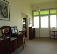 Claremont Farmhouse - New Castle Holiday