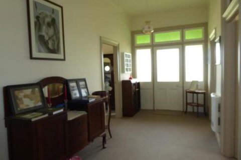 Claremont Farmhouse - New Castle Holiday 0