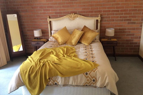 Dunolly Broadway B&B - New Castle Holiday 1