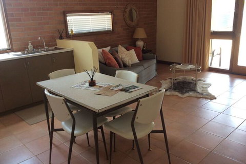 Dunolly Broadway B&B - New Castle Holiday 2