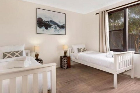 Seven Smiles Riverside Location & Ocean Views - New Castle Holiday 7
