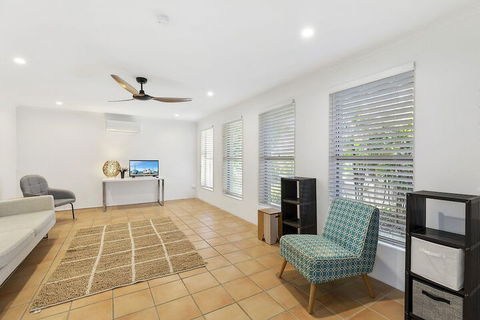 20 Ray Street Sunshine Beach - New Castle Holiday 7