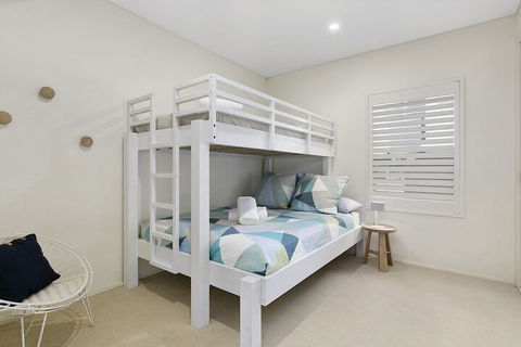 First Class Luxurious Apartment On Noosa River Unit 1 Wai Cocos 215 Gympie Terrace - New Castle Holiday 3