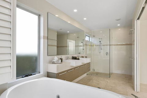 First Class Luxurious Apartment On Noosa River Unit 1 Wai Cocos 215 Gympie Terrace - New Castle Holiday 4