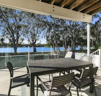 Stunning River House 51 Hilton Esplanade - New Castle Holiday