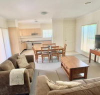 Spacious 2 Bed 2 Bath Villa Central Location Quiet - New Castle Holiday
