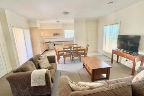 Spacious 2 Bed 2 Bath Villa Central Location Quiet - New Castle Holiday 0