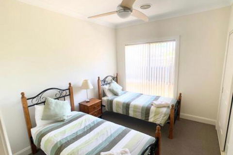 Spacious 2 Bed 2 Bath Villa Central Location Quiet - New Castle Holiday 5