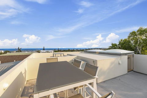 Sunshine Beach Self Contained Unit Beach Views Unit 2 Elouera 44 Elanda Street - New Castle Holiday 7