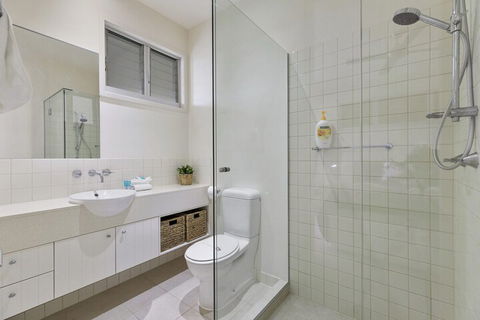 Sunshine Beach Self Contained Unit Beach Views Unit 2 Elouera 44 Elanda Street - New Castle Holiday 4