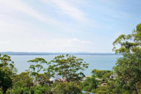 Jacaranda Blue At Corlette - New Castle Holiday 4