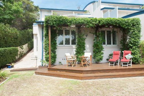 Jacaranda Blue At Corlette - New Castle Holiday 6