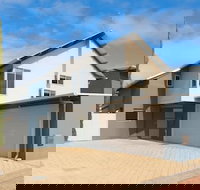 Peppy Tree House - New Castle Holiday