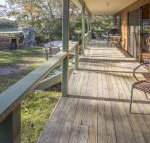 Centre Street 10 Lake Tabourie - New Castle Holiday