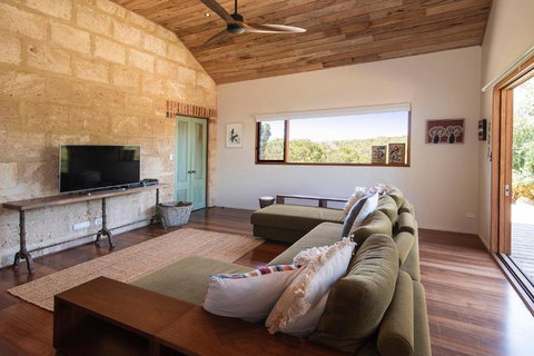 Stella - New Castle Holiday 6