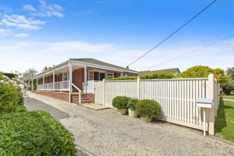 YIN YANG MOUNT ELIZA - New Castle Holiday 7