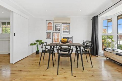 YIN YANG MOUNT ELIZA - New Castle Holiday 0