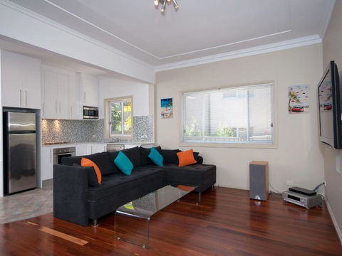 Street Cafe Boutique Accommodationat Nelson Bay - New Castle Holiday 1