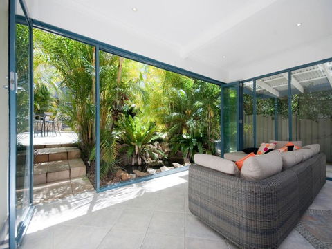 Street Cafe Boutique Accommodationat Nelson Bay - New Castle Holiday 4