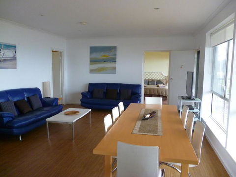 Blue Wren Beach House - New Castle Holiday 7