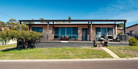 Blue Wren Beach House - New Castle Holiday 6