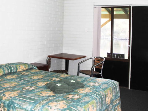 Ravenswood - New Castle Holiday 1