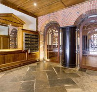 Upscale Polished King Street Suite - New Castle Holiday