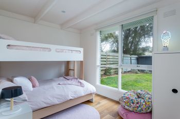 Coastal Beach Haven - New Castle Holiday 3