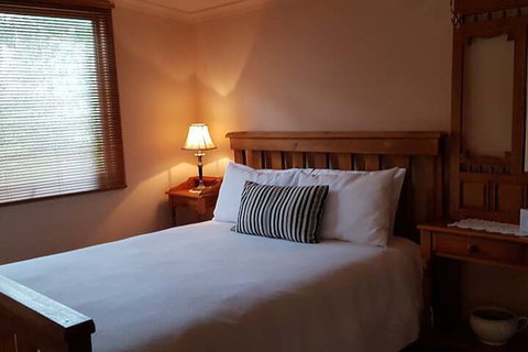 Heysen's Rest Bed & Breakfast - New Castle Holiday 6