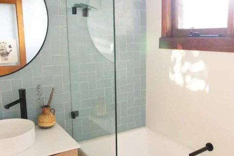 Charming Cottage With Leafy Courtyard - New Castle Holiday 2