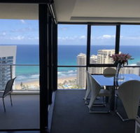 Circle on Cavill Luxury 2 Bedroom Ocean Views - New Castle Holiday