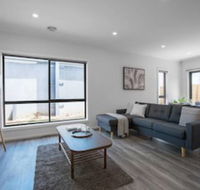 Comfy And Warm Home In Point Cook - New Castle Holiday