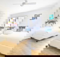 Perfectly Located Apt Rooftop Pool  Spa - New Castle Holiday