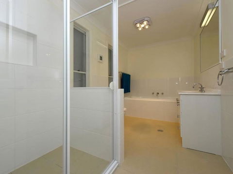 Ocean View OasisatFingal Bay - New Castle Holiday 5