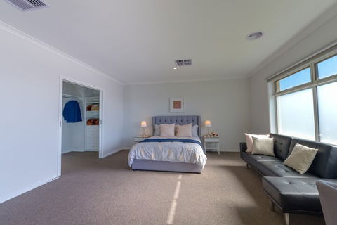 Luxury Waterfront Grand Villa In Melbourne - New Castle Holiday 7