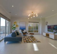Luxury Waterfront Grand Villa in Melbourne - New Castle Holiday
