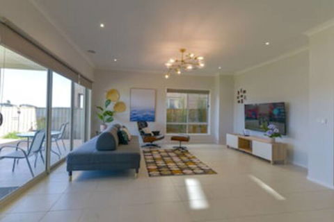 Luxury Waterfront Grand Villa In Melbourne - New Castle Holiday 0