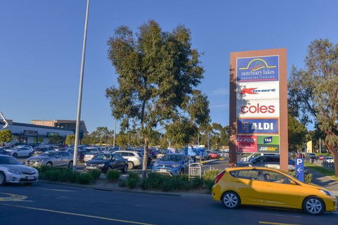 Luxury Waterfront Grand Villa In Melbourne - New Castle Holiday 2