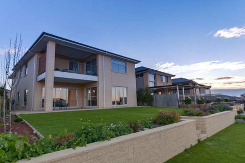 Luxury Waterfront Grand Villa In Melbourne - New Castle Holiday 4