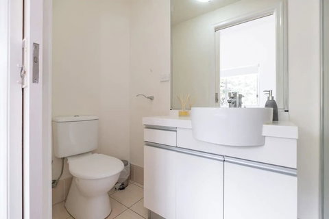 Peaceful 1 Bedroom Apartment With Parking - New Castle Holiday 3