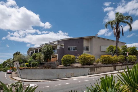 Peaceful 1 Bedroom Apartment With Parking - New Castle Holiday 1