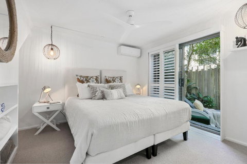 Luxury Beachside Apartment - New Castle Holiday 5