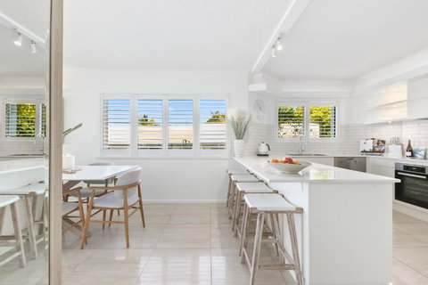 Luxury Beachside Apartment - New Castle Holiday 1