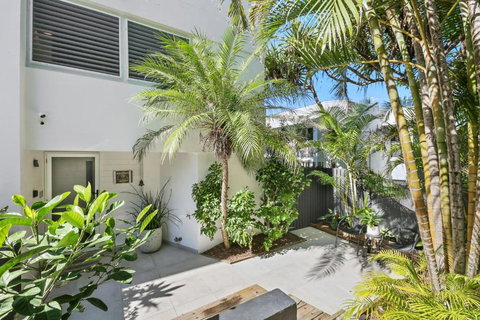 Luxury Beachside Apartment - New Castle Holiday 2