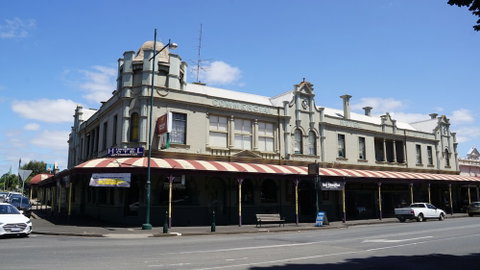 Madden's Commercial Hotel - New Castle Holiday 1
