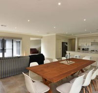 Angophora at the Vintage - New Castle Holiday