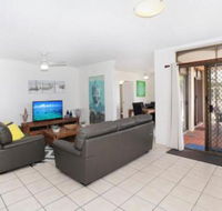 Unit 2 Cooltoro Court 7 Frank Street Coolum Beach 400 BOND LINEN INCLUDED - New Castle Holiday